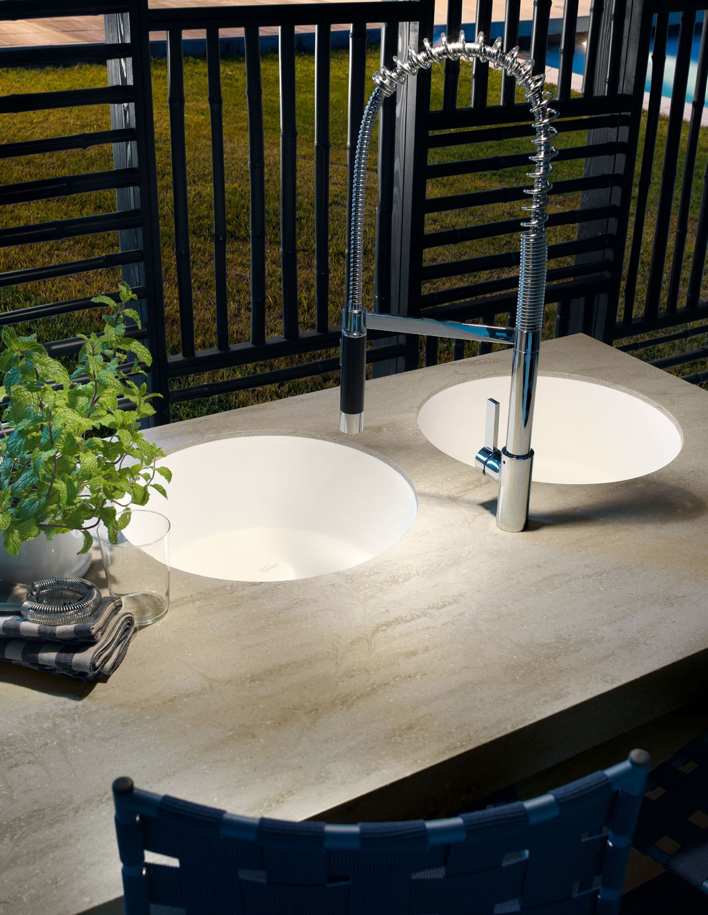 sites/corian.no/IMG/jpg/kitchen-surface-outdoor-charm-02.jpg